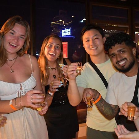 Lakeview Backpackers Hostel & Rooftop Bar Ханой Экстерьер фото