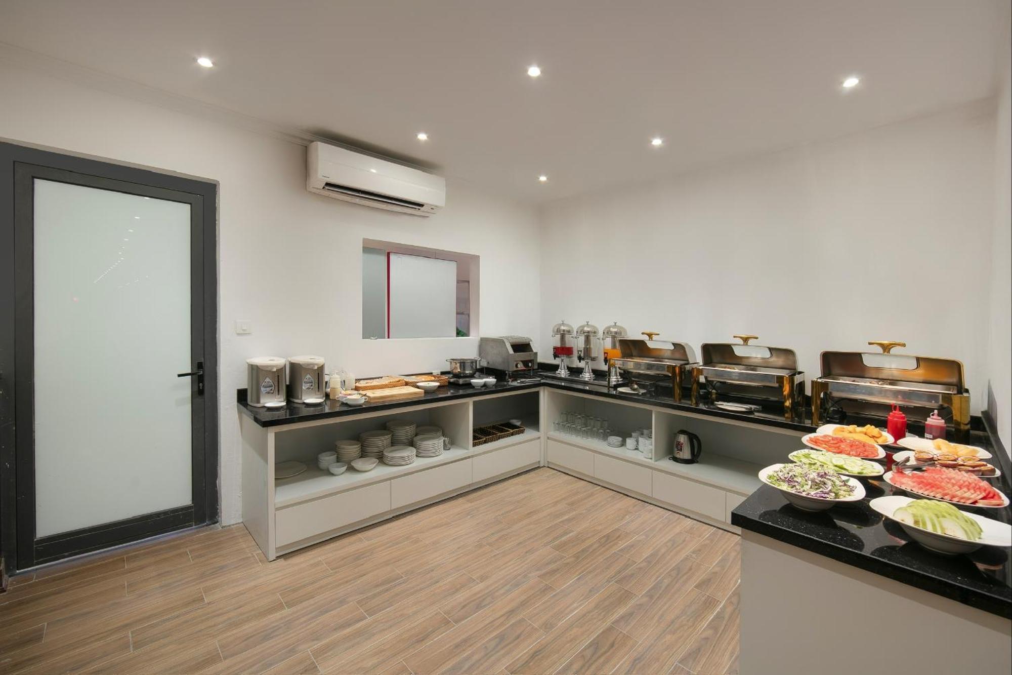 Lakeview Backpackers Hostel & Rooftop Bar Ханой Экстерьер фото