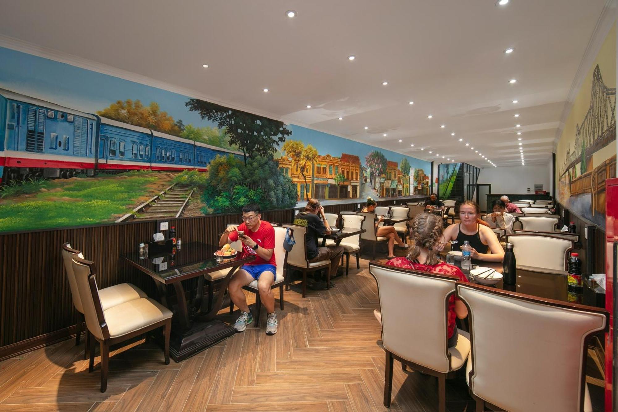 Lakeview Backpackers Hostel & Rooftop Bar Ханой Экстерьер фото