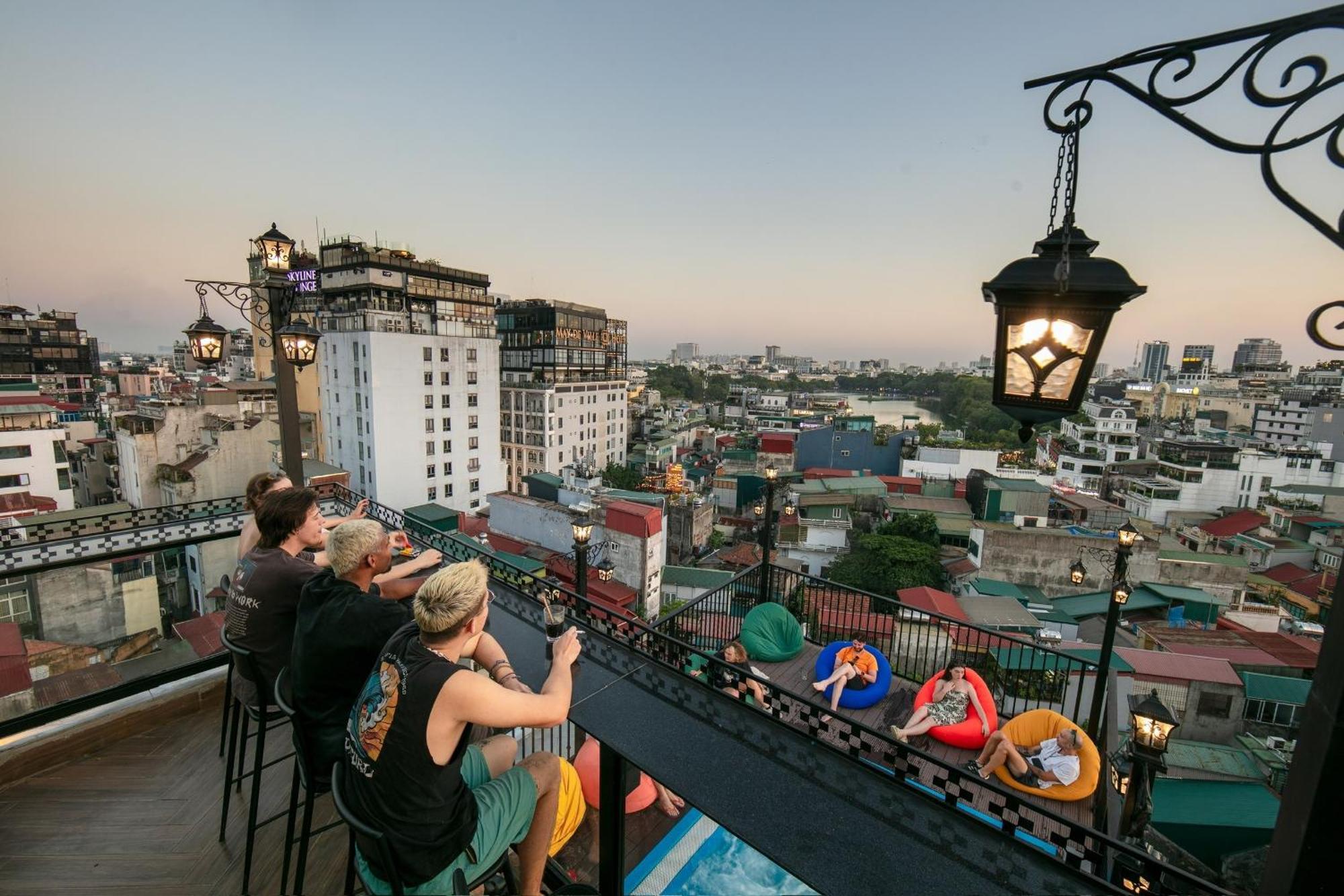 Lakeview Backpackers Hostel & Rooftop Bar Ханой Экстерьер фото