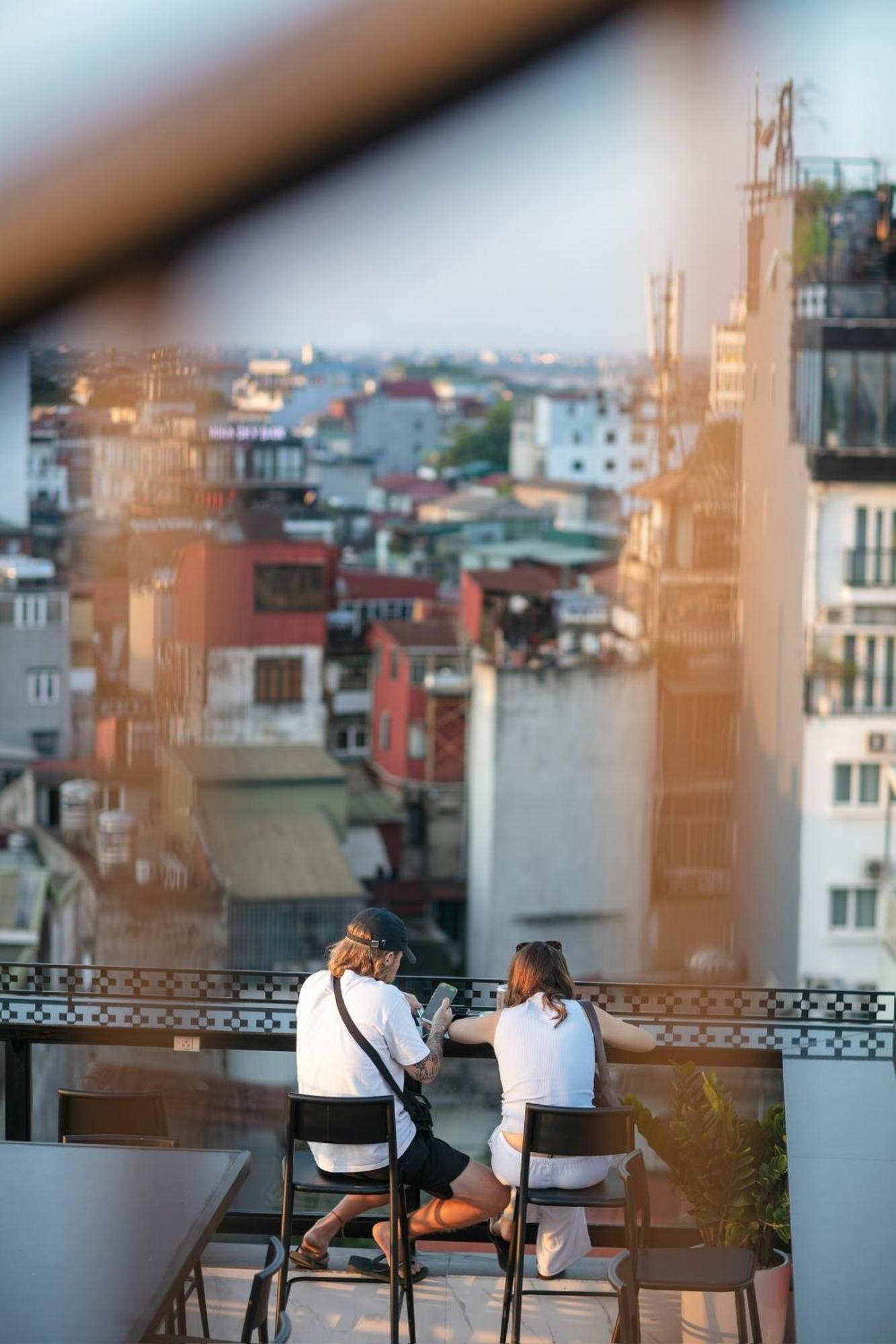 Lakeview Backpackers Hostel & Rooftop Bar Ханой Экстерьер фото