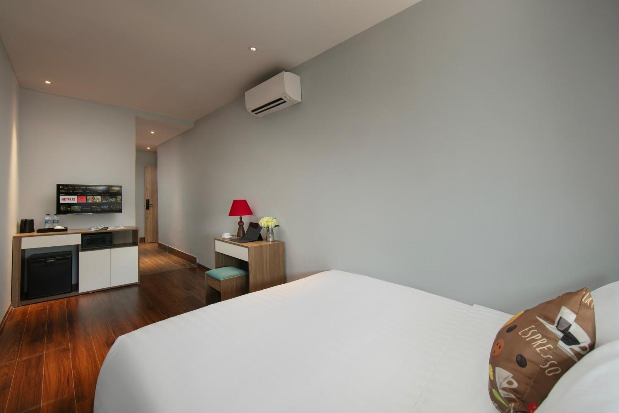 Lakeview Backpackers Hostel & Rooftop Bar Ханой Экстерьер фото