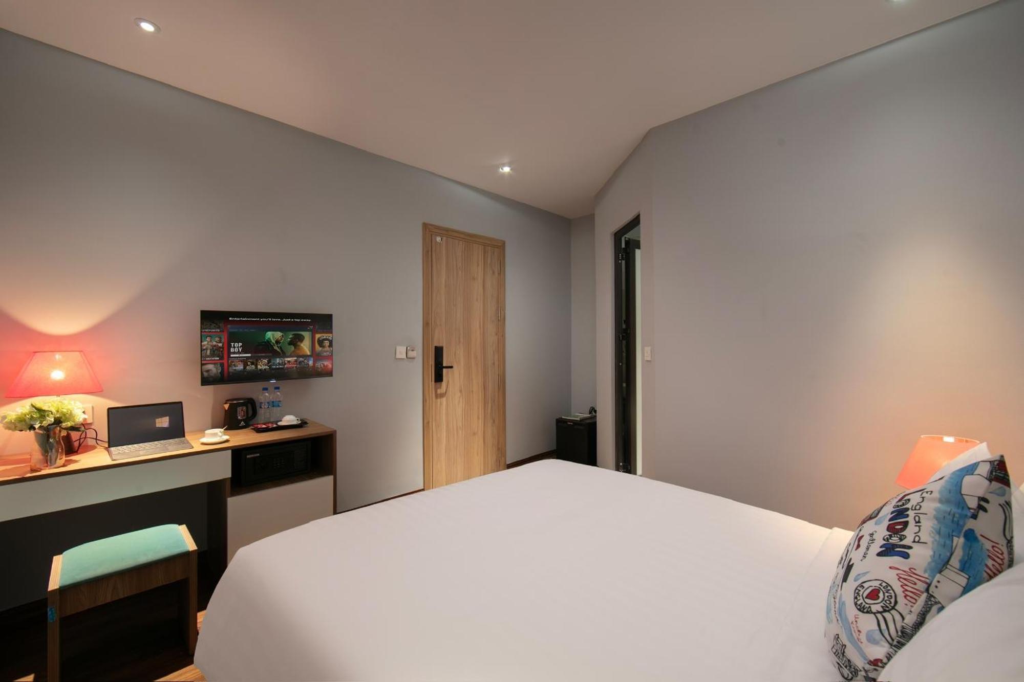 Lakeview Backpackers Hostel & Rooftop Bar Ханой Экстерьер фото
