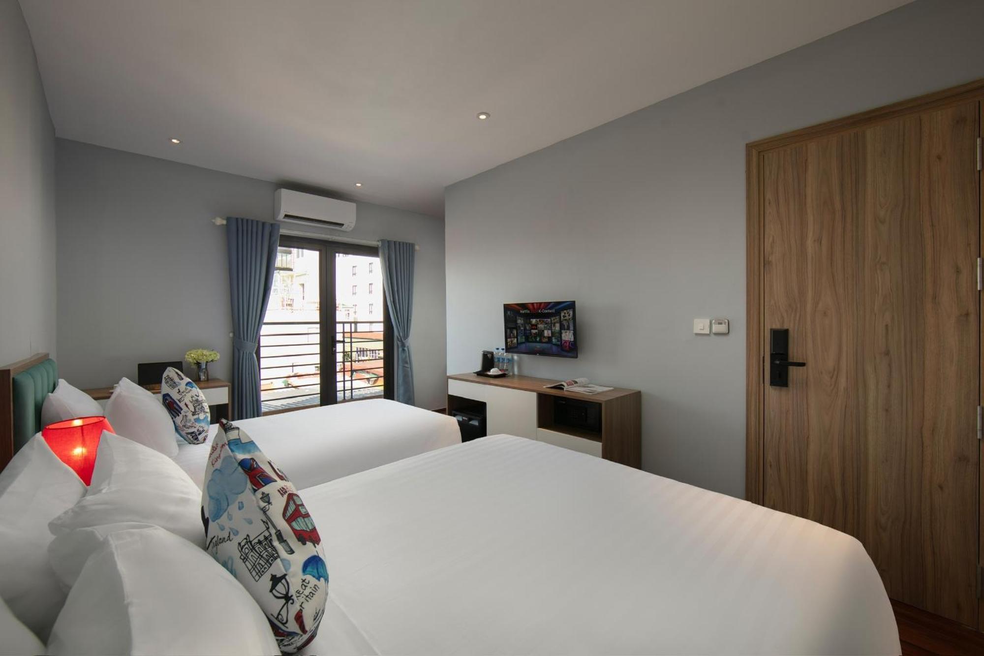 Lakeview Backpackers Hostel & Rooftop Bar Ханой Экстерьер фото