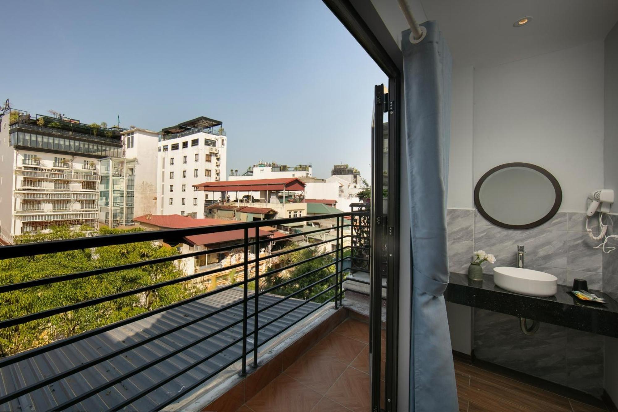 Lakeview Backpackers Hostel & Rooftop Bar Ханой Экстерьер фото