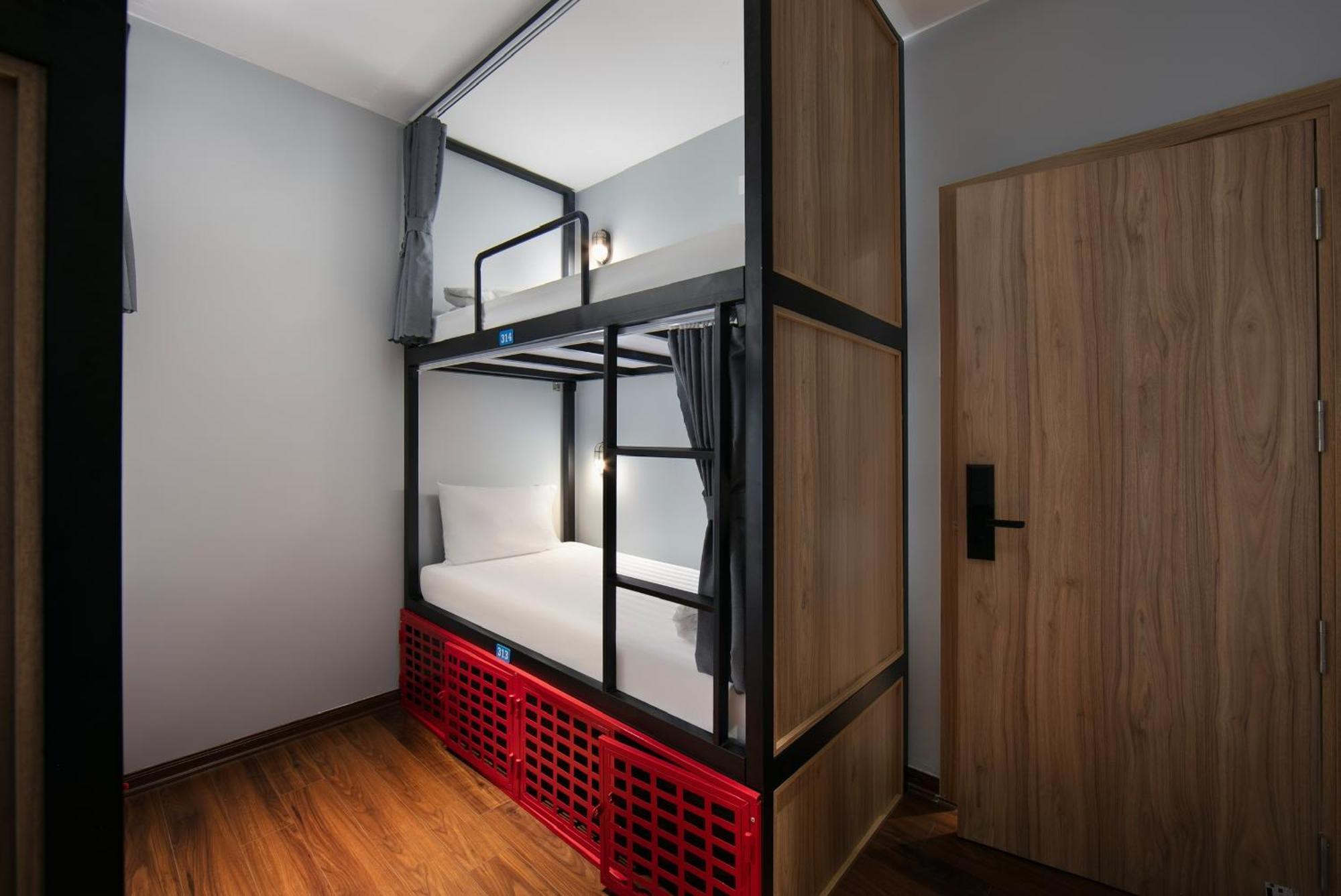 Lakeview Backpackers Hostel & Rooftop Bar Ханой Экстерьер фото