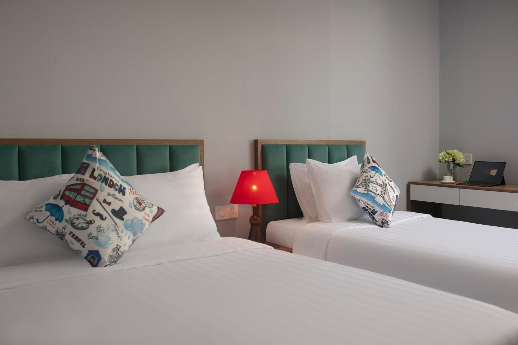 Lakeview Backpackers Hostel & Rooftop Bar Ханой Экстерьер фото
