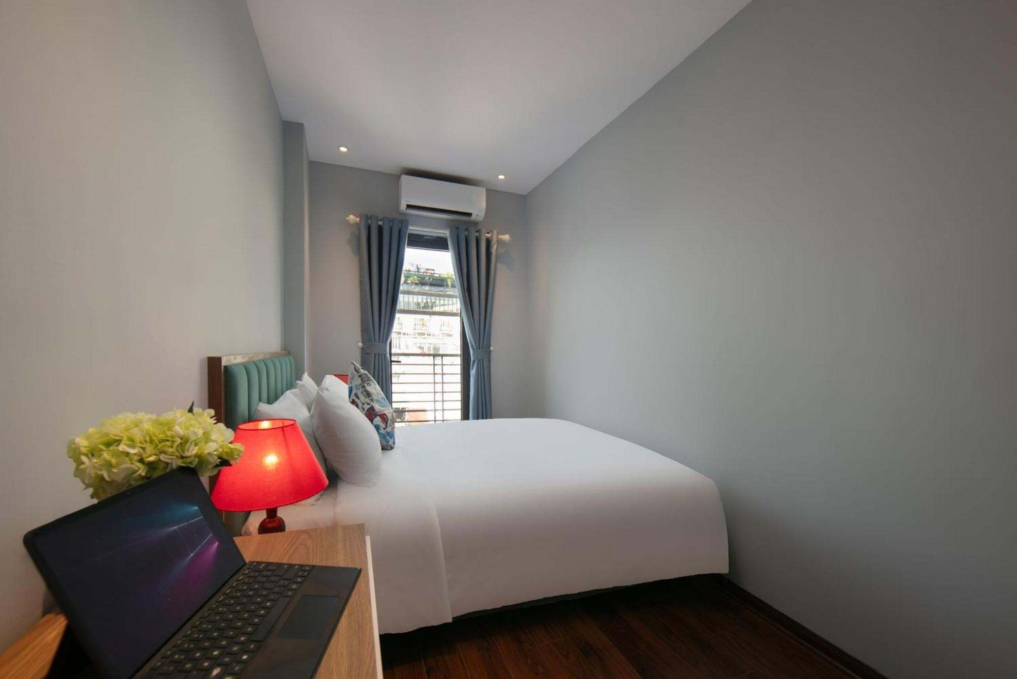 Lakeview Backpackers Hostel & Rooftop Bar Ханой Экстерьер фото