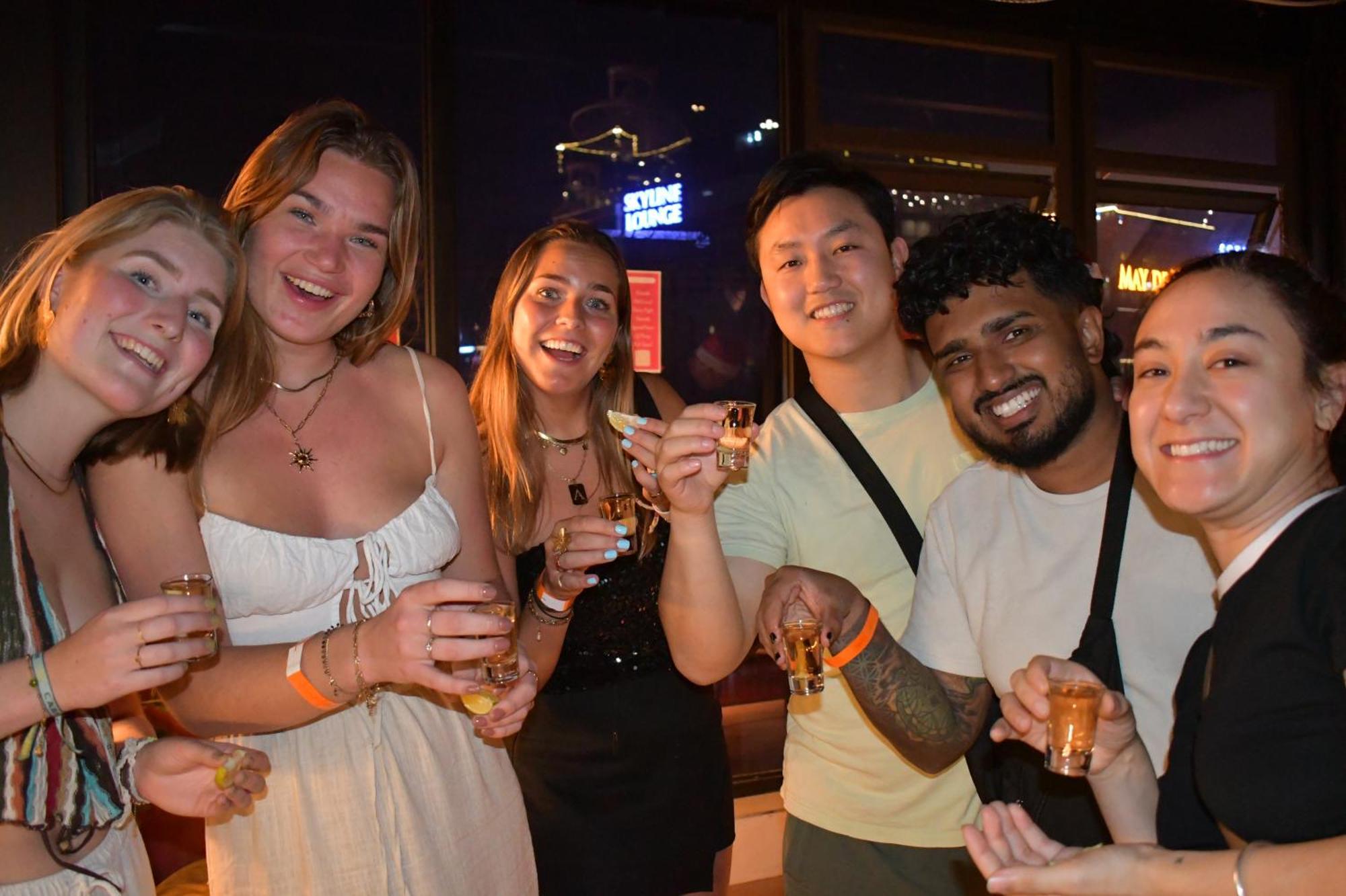 Lakeview Backpackers Hostel & Rooftop Bar Ханой Экстерьер фото