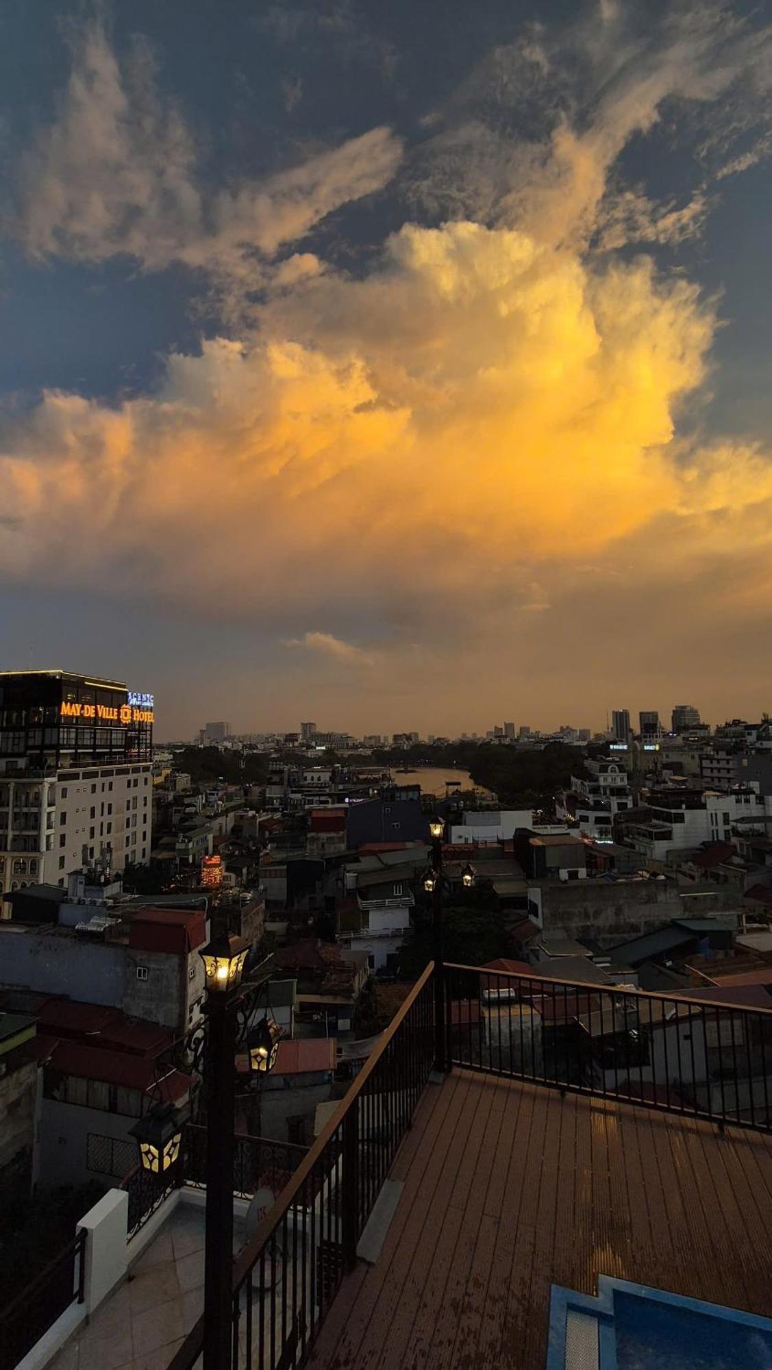 Lakeview Backpackers Hostel & Rooftop Bar Ханой Экстерьер фото