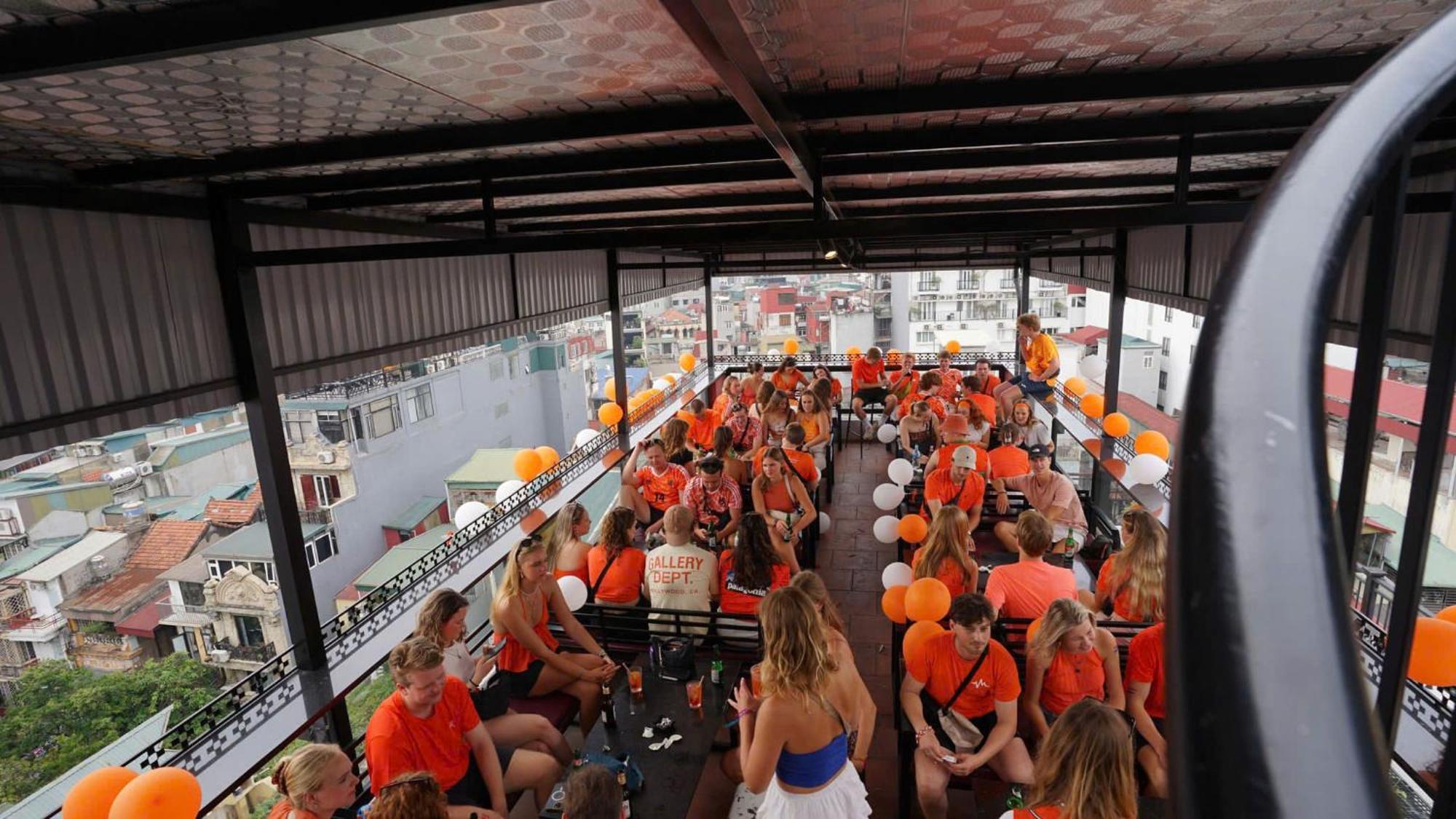 Lakeview Backpackers Hostel & Rooftop Bar Ханой Экстерьер фото