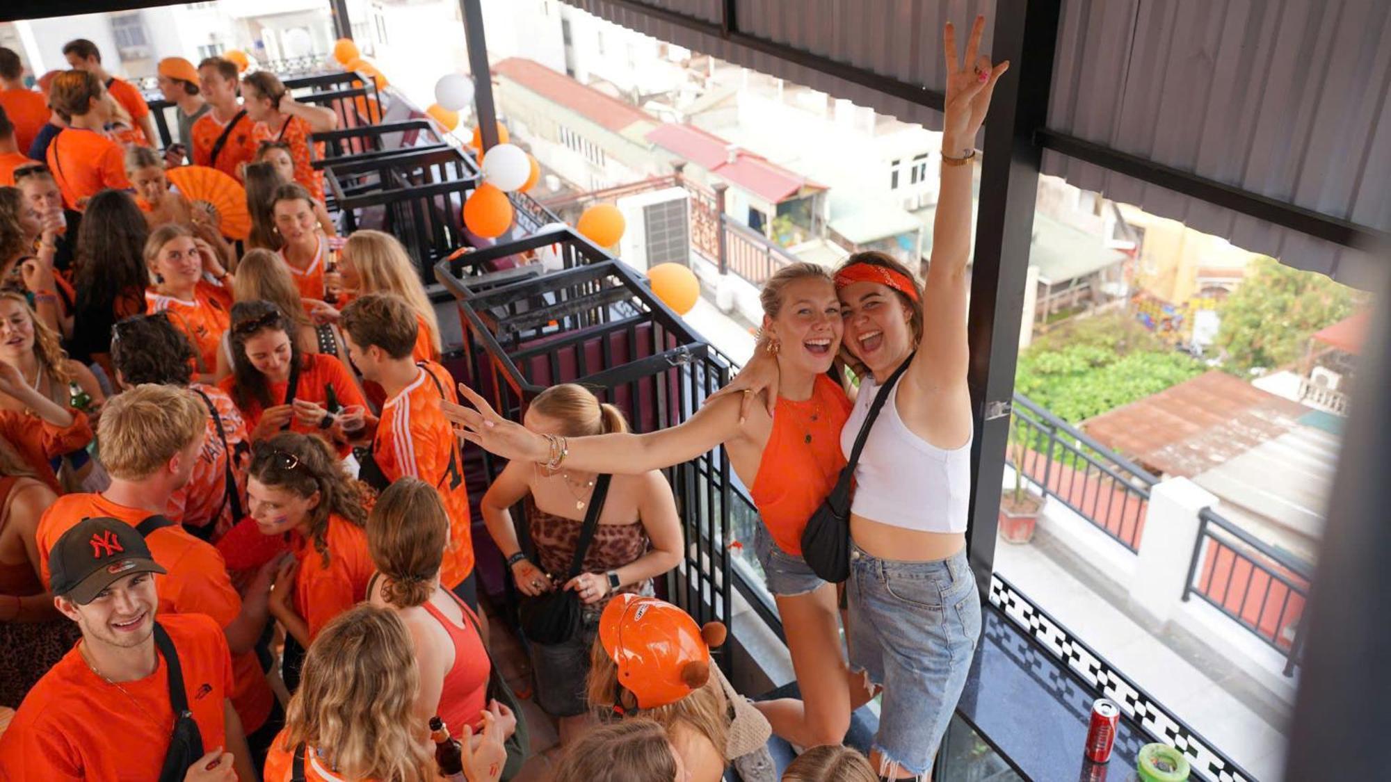 Lakeview Backpackers Hostel & Rooftop Bar Ханой Экстерьер фото