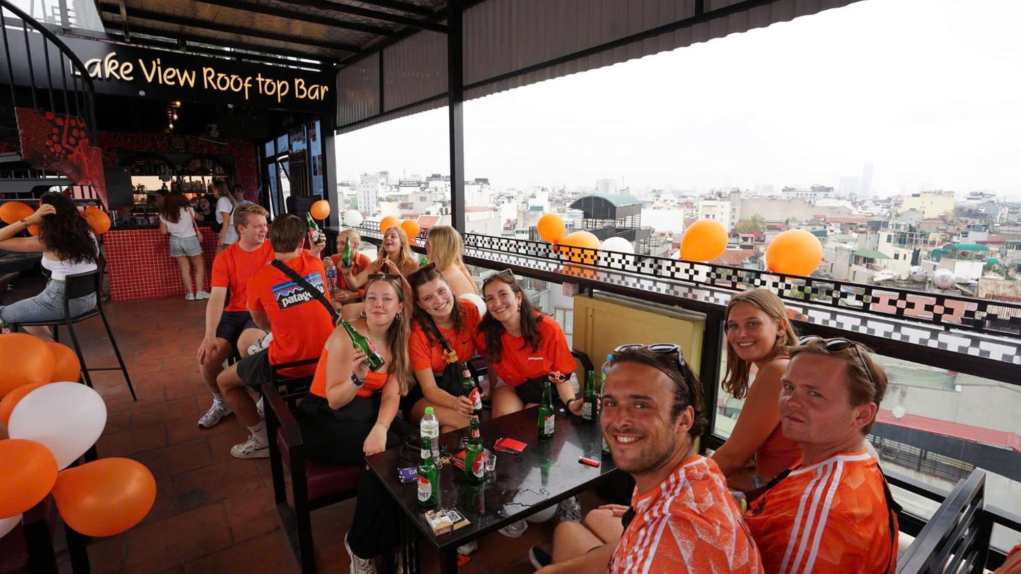 Lakeview Backpackers Hostel & Rooftop Bar Ханой Экстерьер фото
